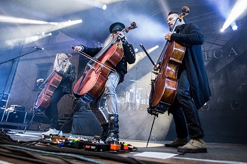 RENGINIO RECENZIJA | Solidus jubiliejinis sugrįžimas: „Apocalyptica“ koncertas Valdovų rūmuose (+ FOTO GALERIJA)