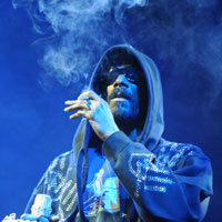 Snoop Dogg'as nenuvertina dėl topo viršūnės su juo kovojančio pop dievaičio J. Bieber'io