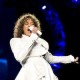 Po 11 metų į D. Britaniją su koncertais grįžusi Whitney Houston buvo nušvilpta (+ foto)