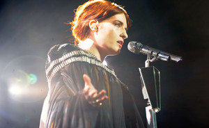 Pristatytas Florence Welch ir Josh'o Homme'o kartu įrašytas dainos 