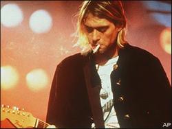 Už sulaužytą Kurt'o Cobain'o gitarą - 100 000 dolerių