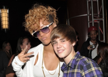 Rihanna aplenkė Justin'ą Bieber'į ir tapo daugiausiai peržiūrų surinkusia atlikėja „Youtube“ 