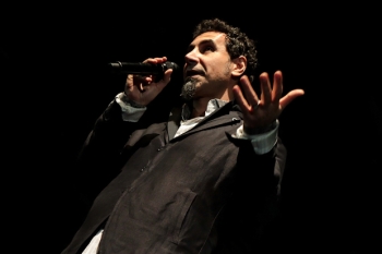 RECENZIJA: Vilniuje - pažintis su Serju Tankianu ir simfonine jo muzikos puse (+ foto galerija) 