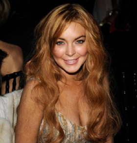 Bėdų persekiojama Holivudo aktorė Lindsay Lohan planuoja atnaujinti muzikinę karjerą ir bendradarbiauja su 