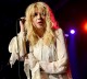 Courtney Love pasidalino nuotrauka, kuri įžiebia viltį, jog 