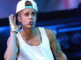 Justino Bieberio populiarumas katastrofiškai krenta – naujausias jo albumas nepateko net į top 40-uką, o filmas patyrė visišką fiasko (+ foto, video)