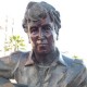Po vandalų atakų - John'o Lennon'o statulos pašalinimas (+ foto)